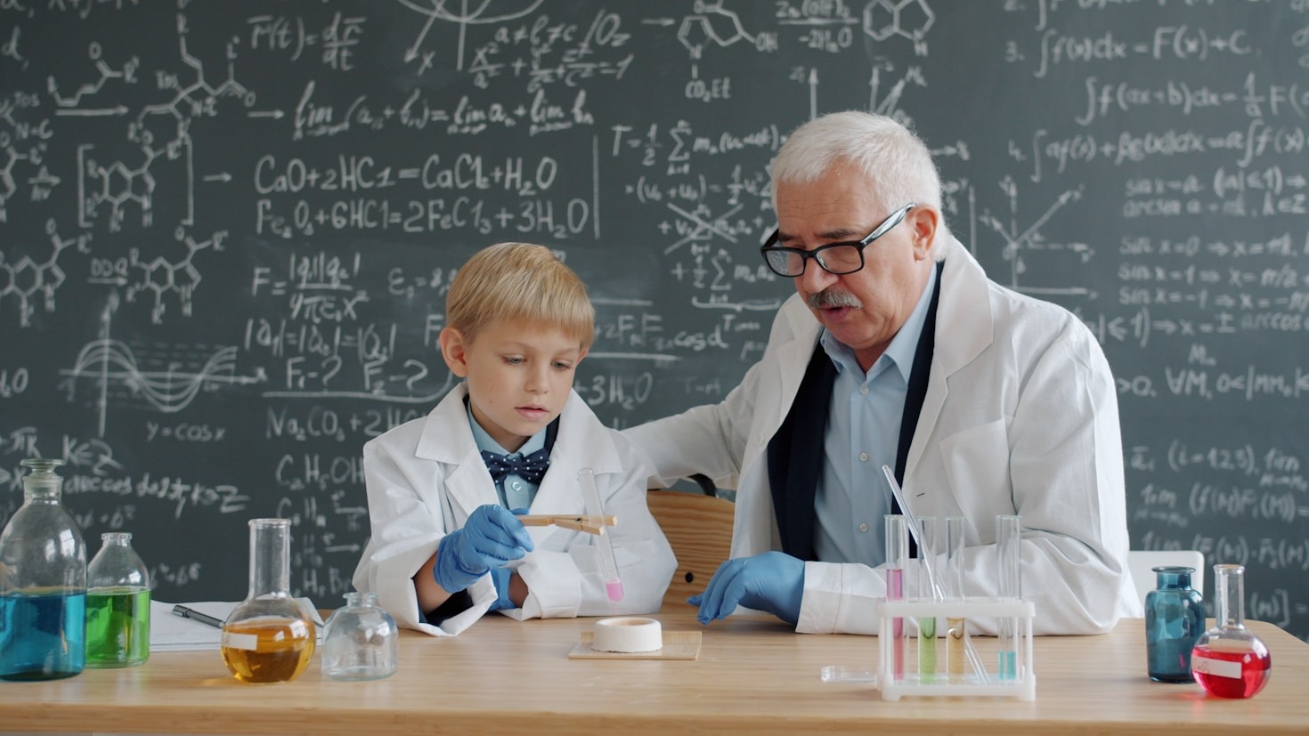 10 DIY Science Experiments Your Kids Will Love